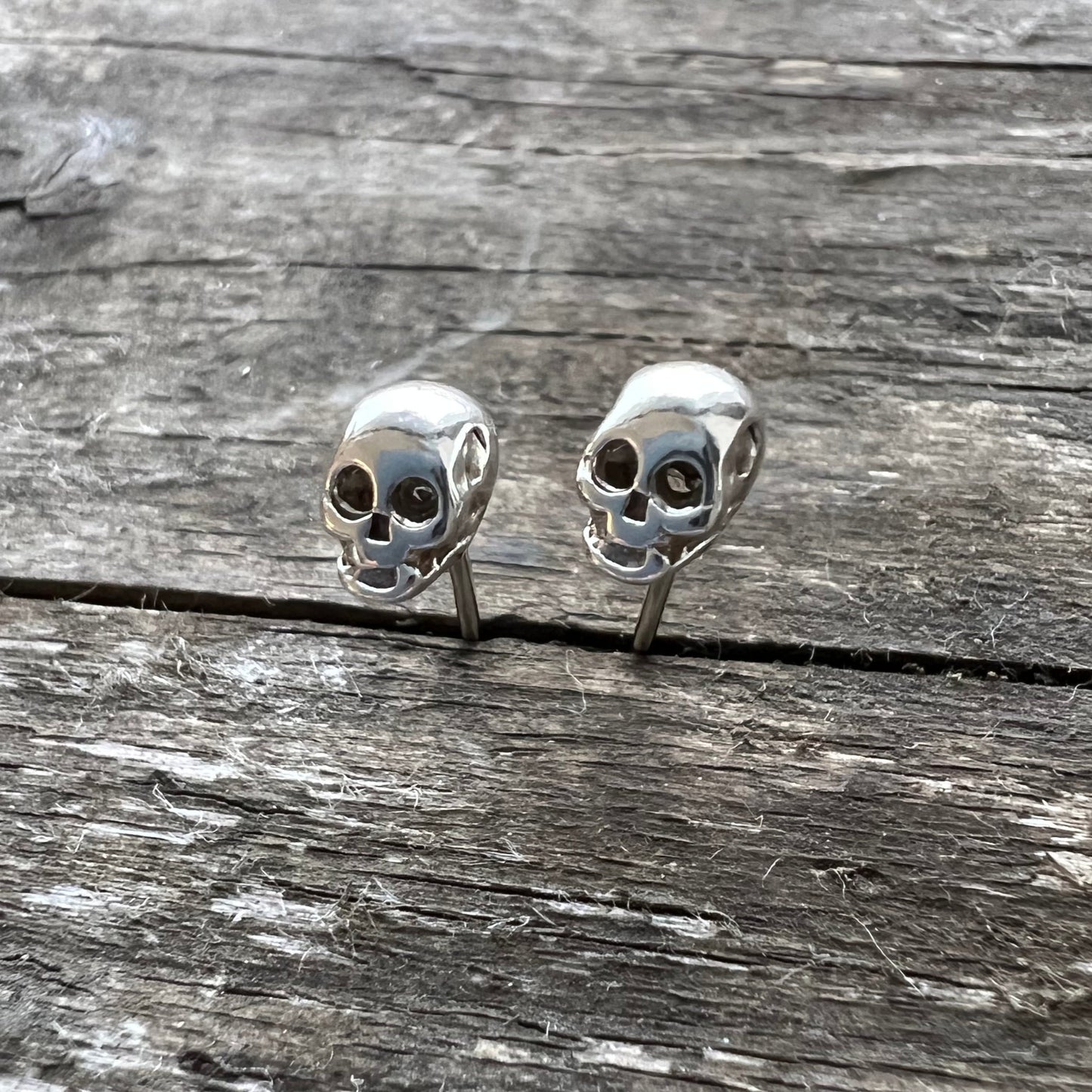 SKULL lokkar studs