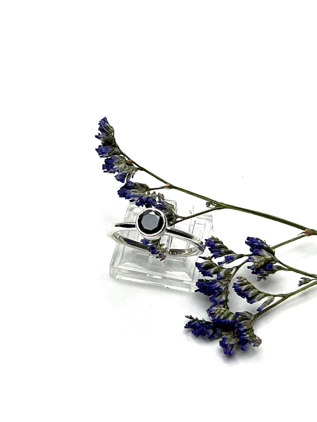 Silfurhringur með 6mm svörtum zirkonium