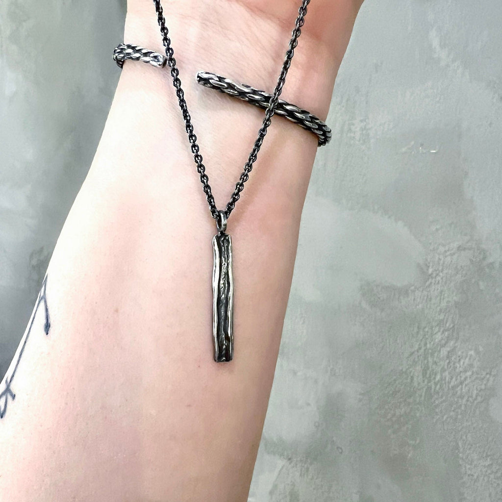 Gróft silfurplötu hálsmen